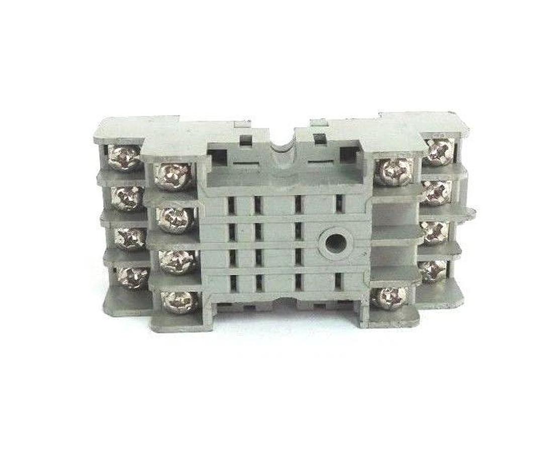 Used LOT OF 4 DAYTON 2A584E SOCKET RELAYS 7A 300VAC
