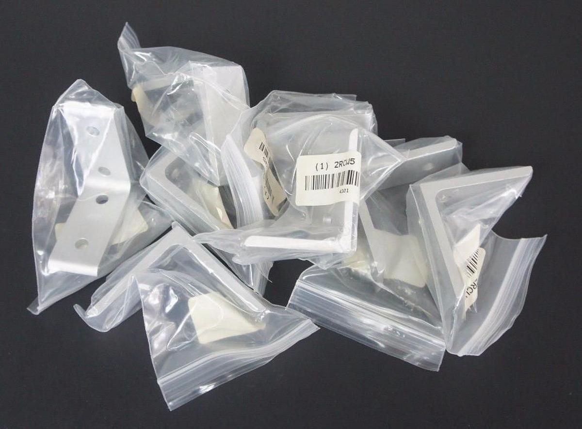 Used LOT OF 8 NEW GENERIC 2RCW5 INSIDE CORNER BRACKET, 4 HOLE