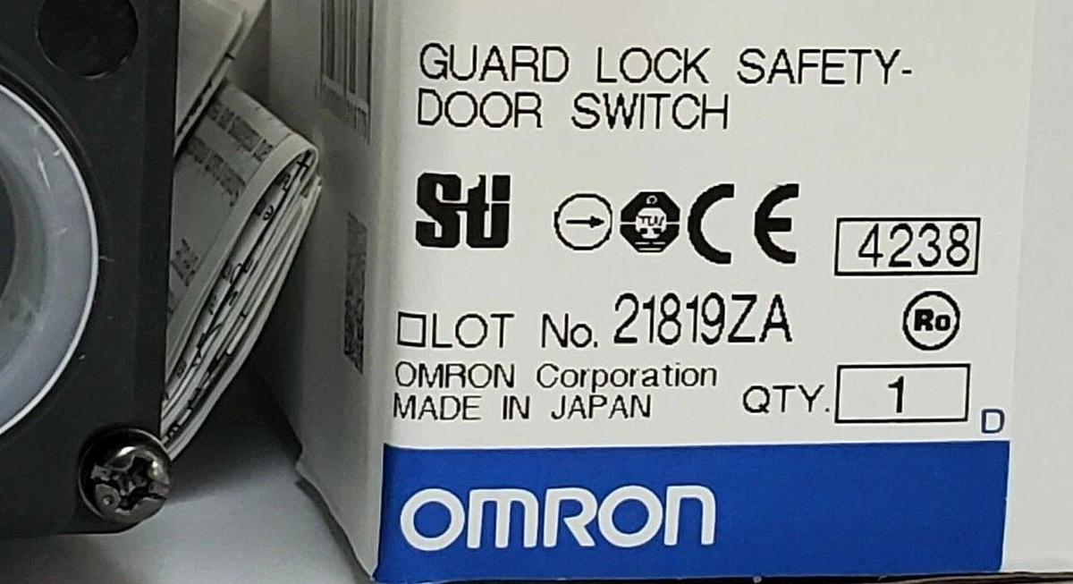 Used NEW OMRON D4SL-N3RFG-D GAURD LOCK SAFETY DOOR SWITCH D4SLN3RFGD