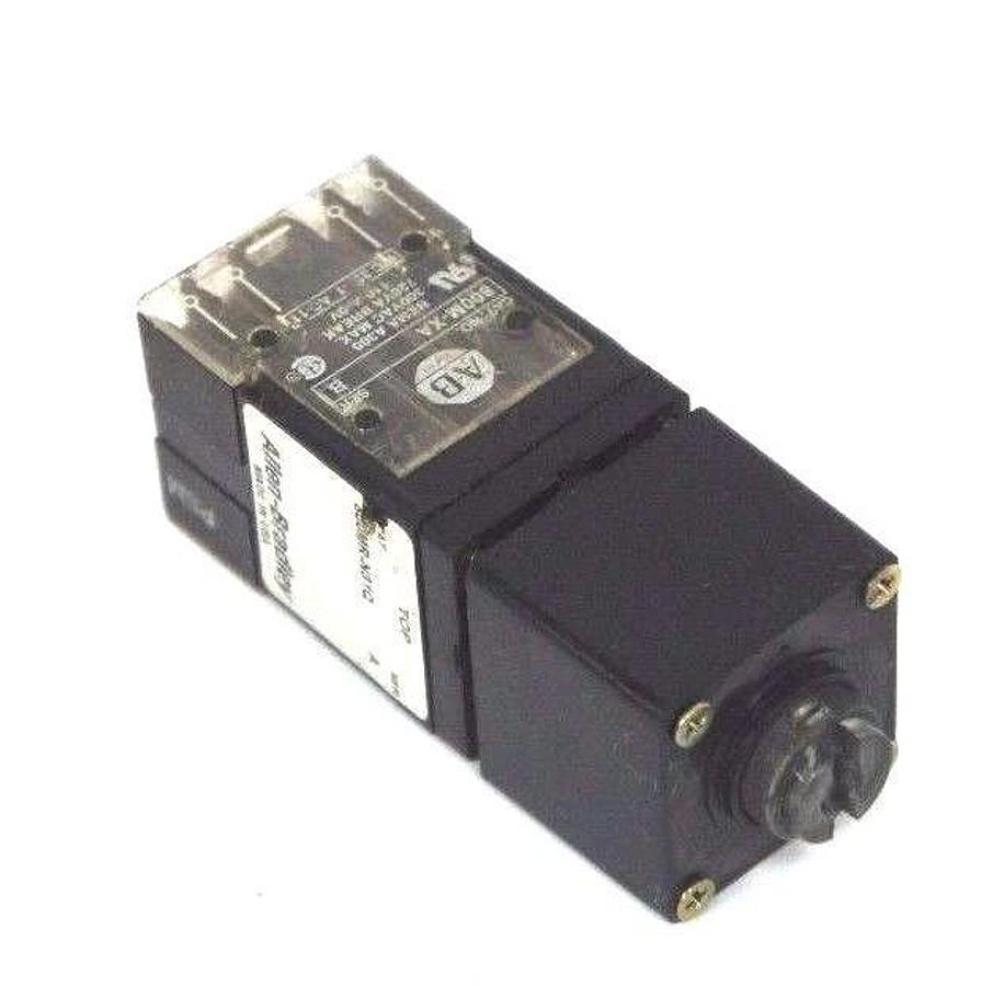Used ALLEN BRADLEY 800MR-N31Q OPERATOR FOR SELECTOR SWITCH SER. A W/ 800M-XA CONTACT