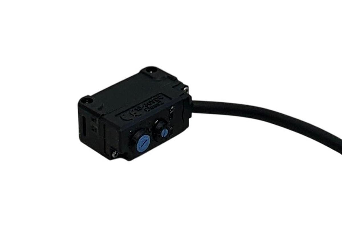 Used KEYENCE PZ-G101N / PZG101N Square Reflective Sensor 10-30VDC RED LED 200mm NSNP