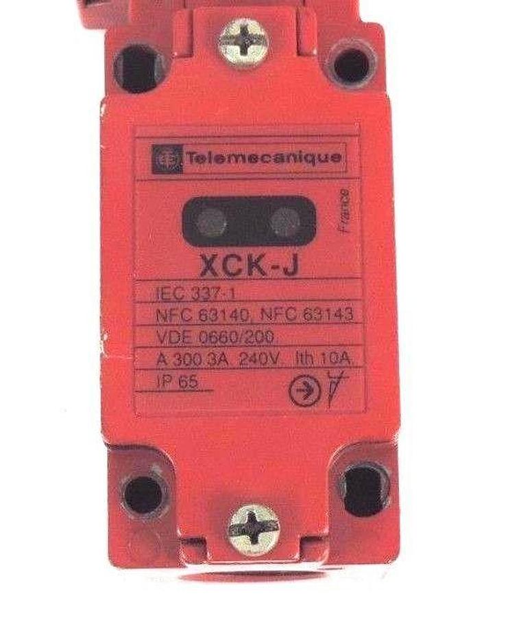 Used TELEMANIQUE XCK-J5986B2 SAFETY INTERLOCK SWITCH 3A 240V, XCK-J, XCKJ5986B2H4