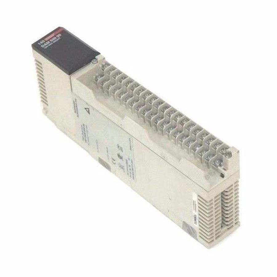 Used SCHNEIDER AUTOMATION 140-DAM-590-00 120 VAC IN/OUT 140DAM59000
