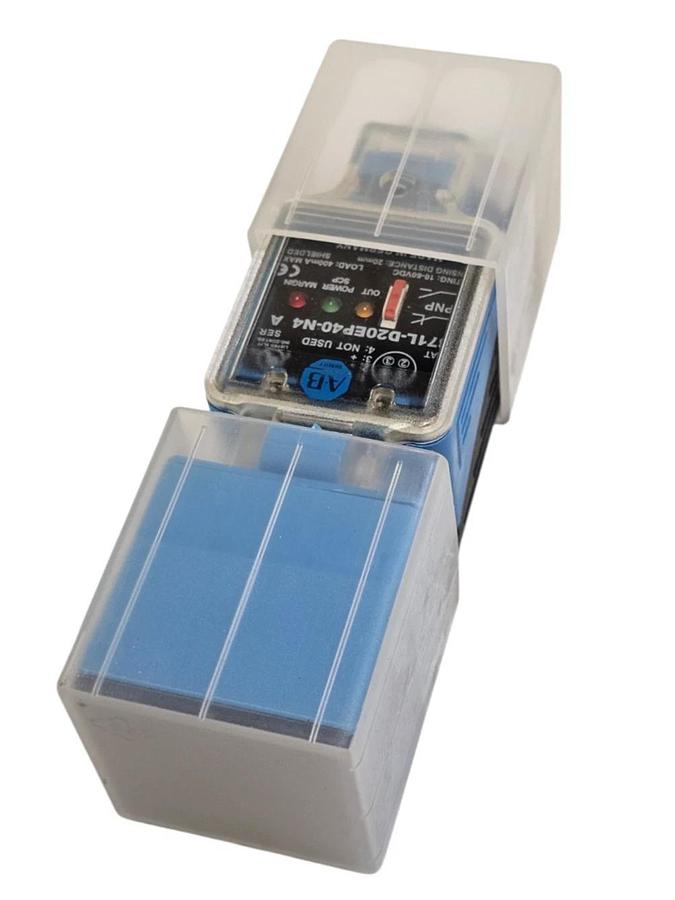 NEW ALLEN BRADLEY 871L-D20EP40-N4 PROXIMITY SWITCH 871LD20EP40N4 SERIES A
