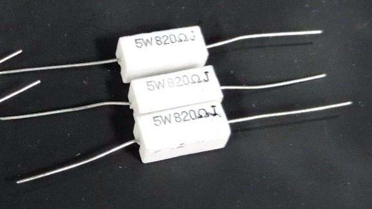 Used LOT OF 6 GENERIC 5W820 OHM RESISTORS