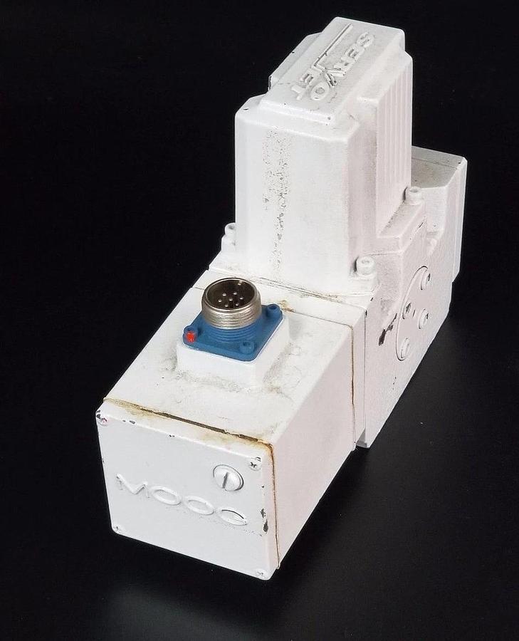 Used MOOG MODEL D661-5002 SERVO VALVE TYPE P60HXAA5NSM0-P