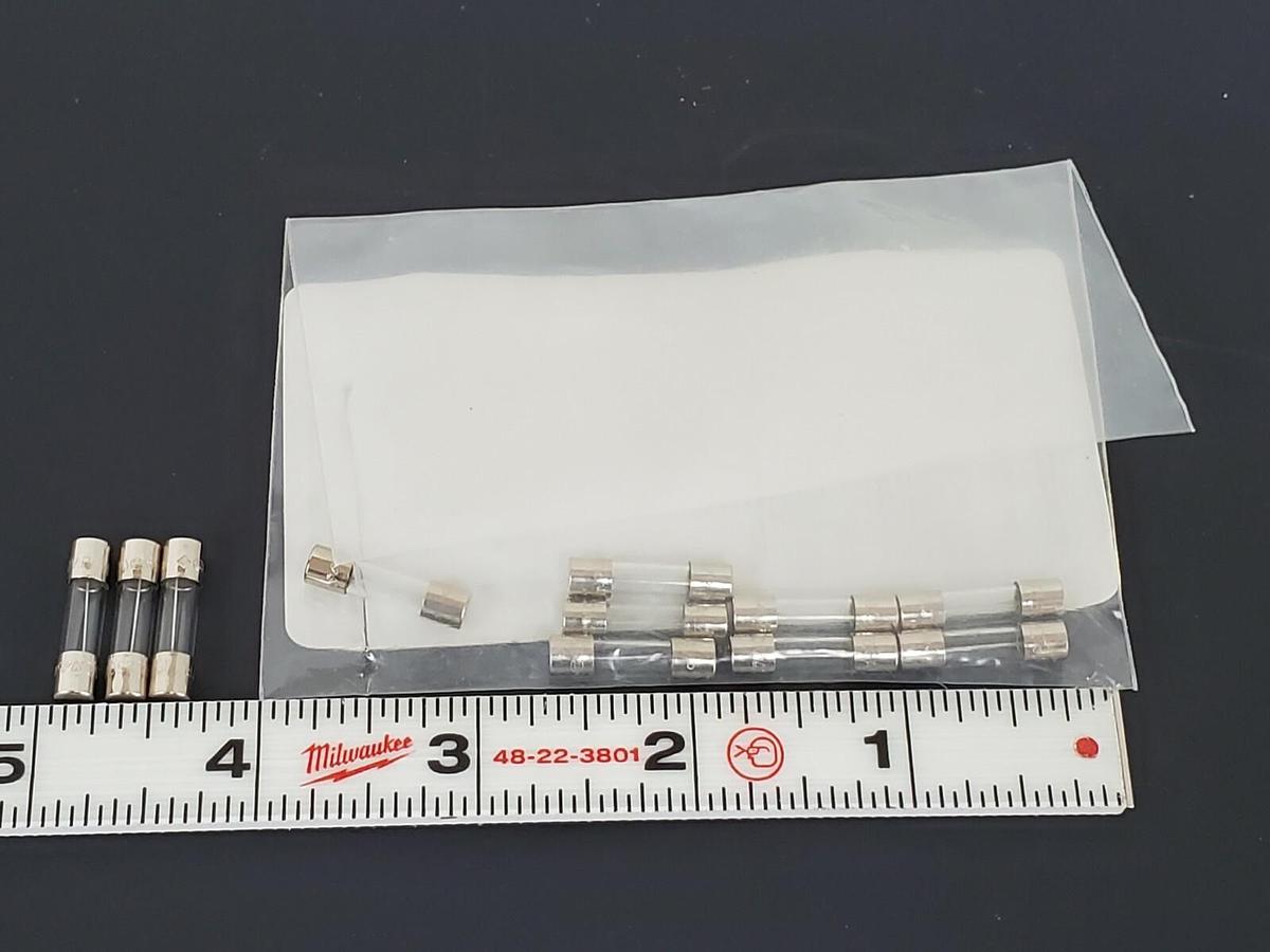 Used LOT OF 11 NEW LITTELFUSE F1752-ND FUSES 250V IEC SLO 5X20MM 6.3A