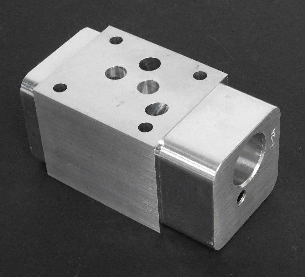 NEW SUN HYDRAULICS 4152187000 SOELNOID VALVE MANIFOLD BLOCK 0EE8-A2