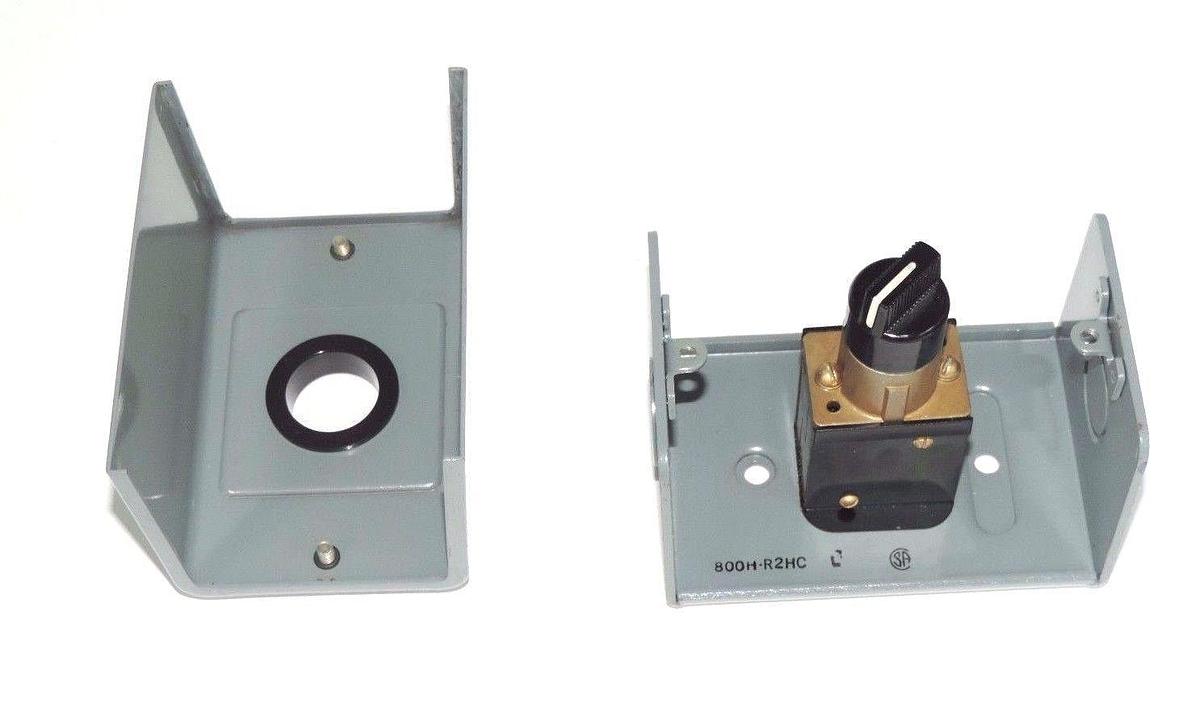 Used ALLEN BRADLEY 800H-R2HC SELECTOR SWITCH SER L 800HR2HC