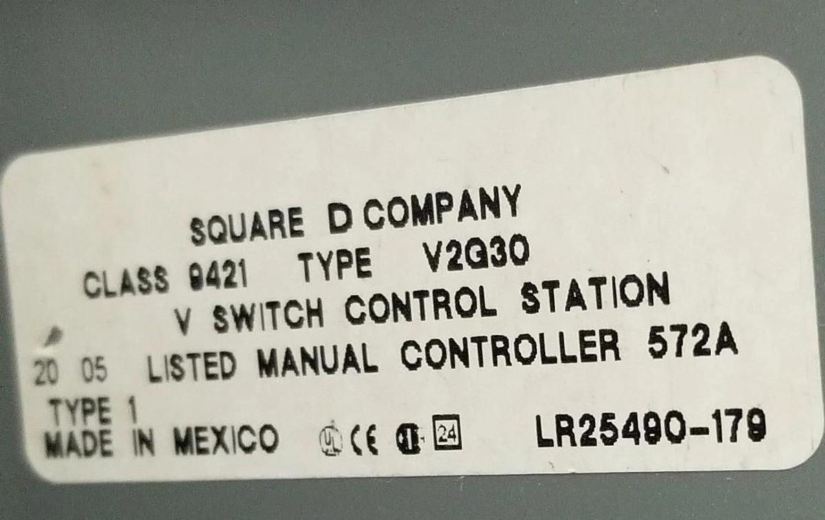 NEW SQUARE D CLASS 9421 TYPE V2G30 SWITCH CONTROL STATION 9421V2G30