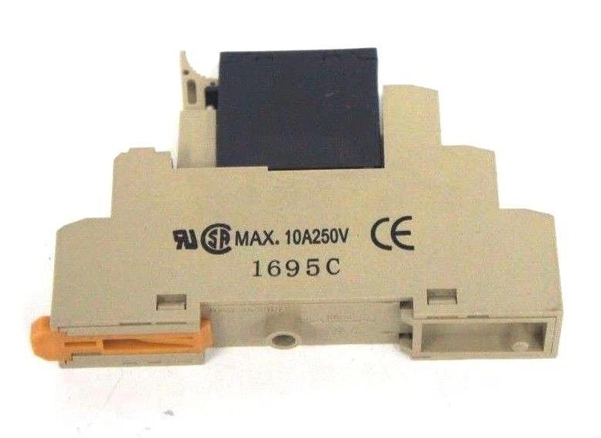 Used OMRON G3R-ODX02SN SOLID STATE RELAY W/ 1695C RELAY BASE, 10A 250V