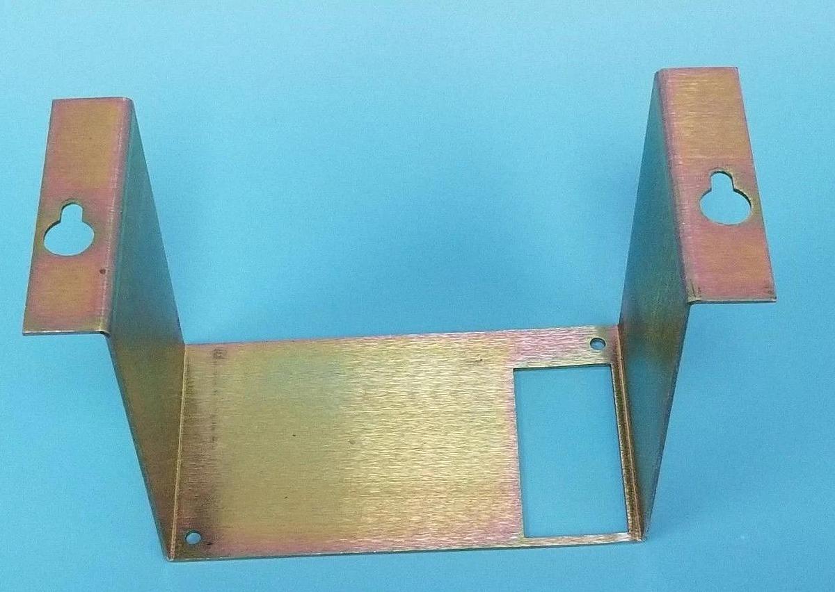 LOT OF 32 NEW WEATHERFORD PC00-39738-91 F7 AC7 KEYPAD MOUNTING BRACKETS 1606974