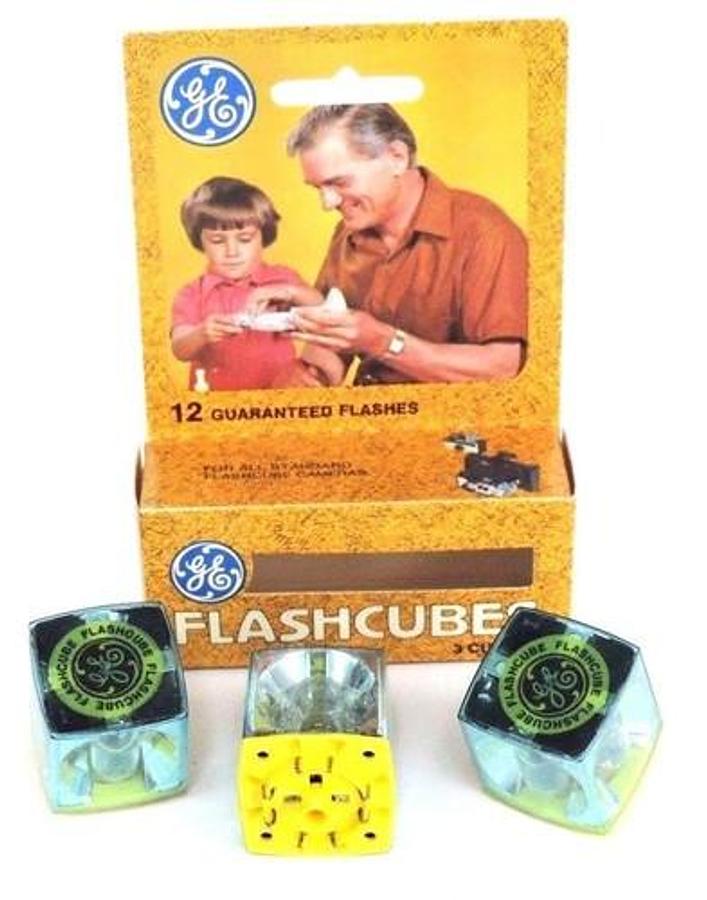 LOT OF 36 NIB GENERAL ELECTRIC FLASHCUBES 12 PACKS OF 3 CUBES 37526