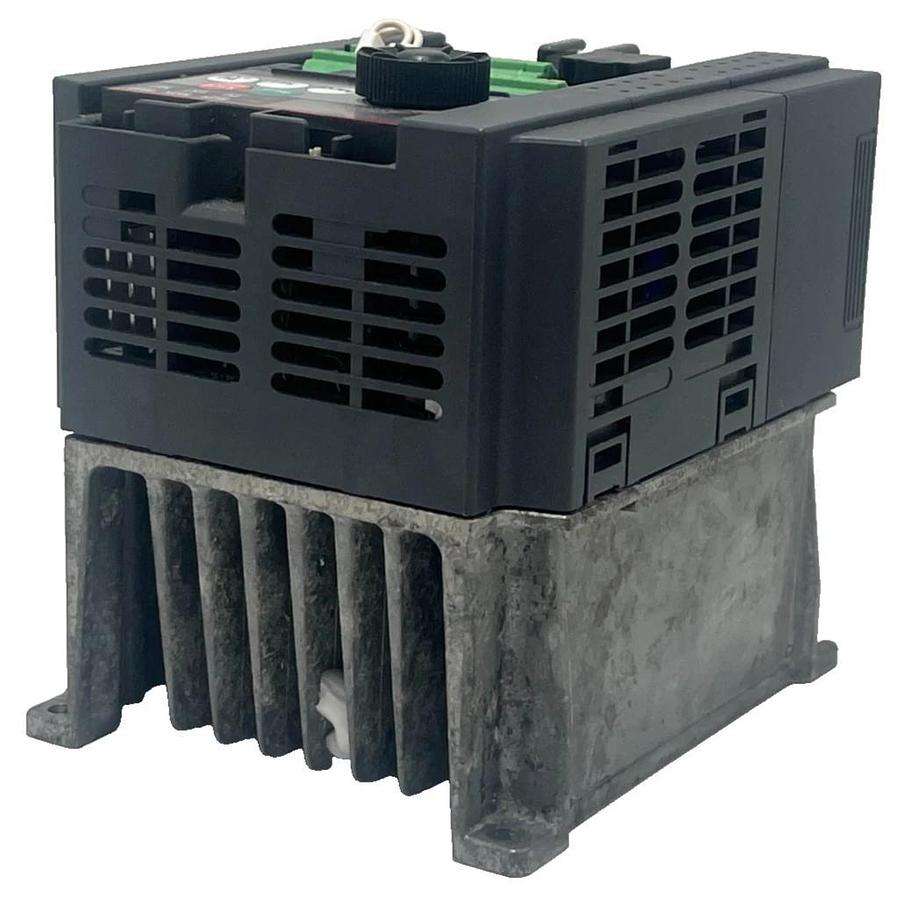 Used MITSUBISHI FR-D740-022SC-EC COMPACT SIZE INVERTER 3PH 400V 50/60Hz 2.2A 1HP
