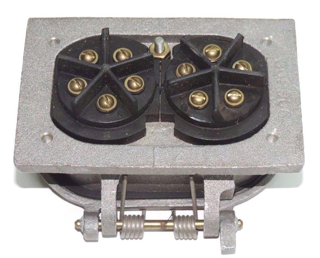 Used CROUSE-HINDS X8658-5 DUAL ROUND ECC CONNECTOR X86585
