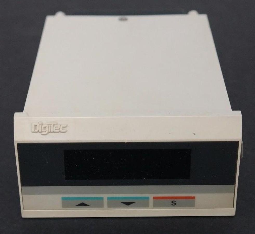 Used NIB DIGITEC 2820A-23C PANEL METER CONTROLLER 2820A23C