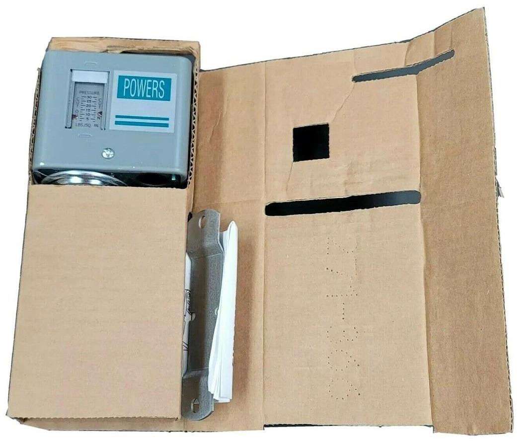 Used NIB SIEMENS 134-1450 PRESSURE ELECTRIC CONTROL 1341450 RANGE 3/30 PSIG 1/8'' NPT