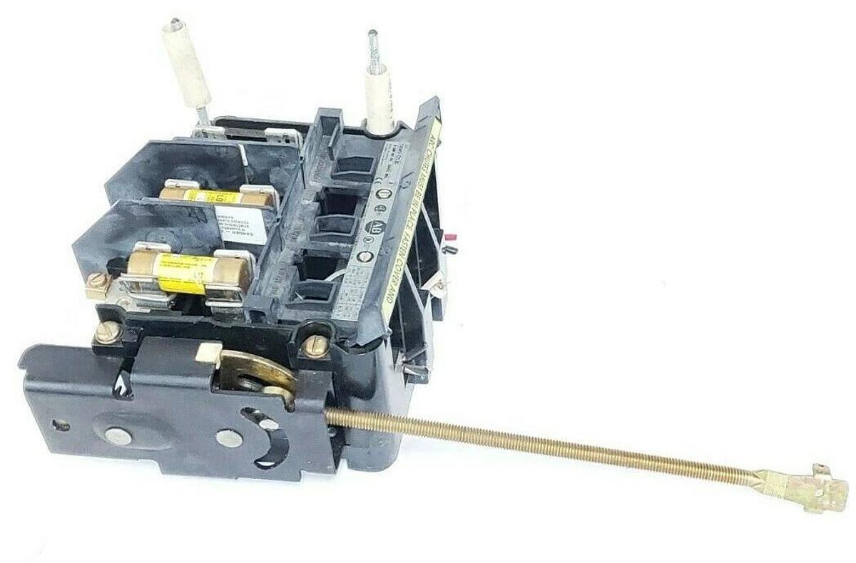 Used ALLEN-BRADLEY 1494V-DS30 TERMINAL GUARD DISCONNECT SWITCH W/ 1494V-FS30 BLOCK