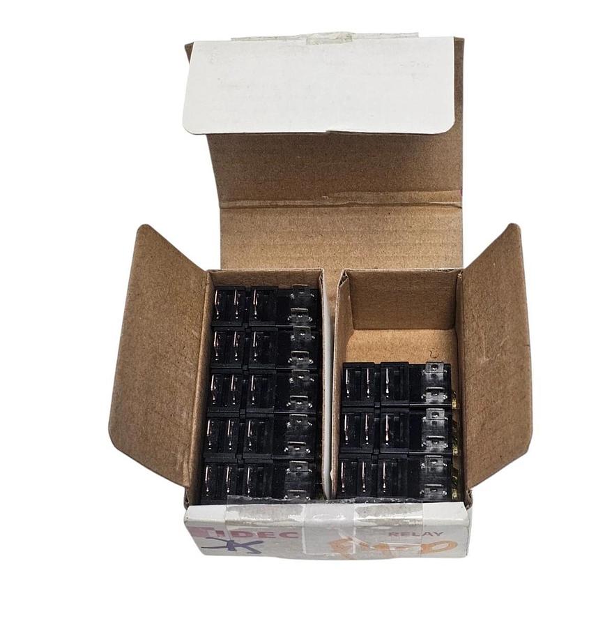 BOX OF 8 NEW IDEC RJ1S-CLD-D24 SLIM POWER RELAYS RJ1SCLDD24 24VDC