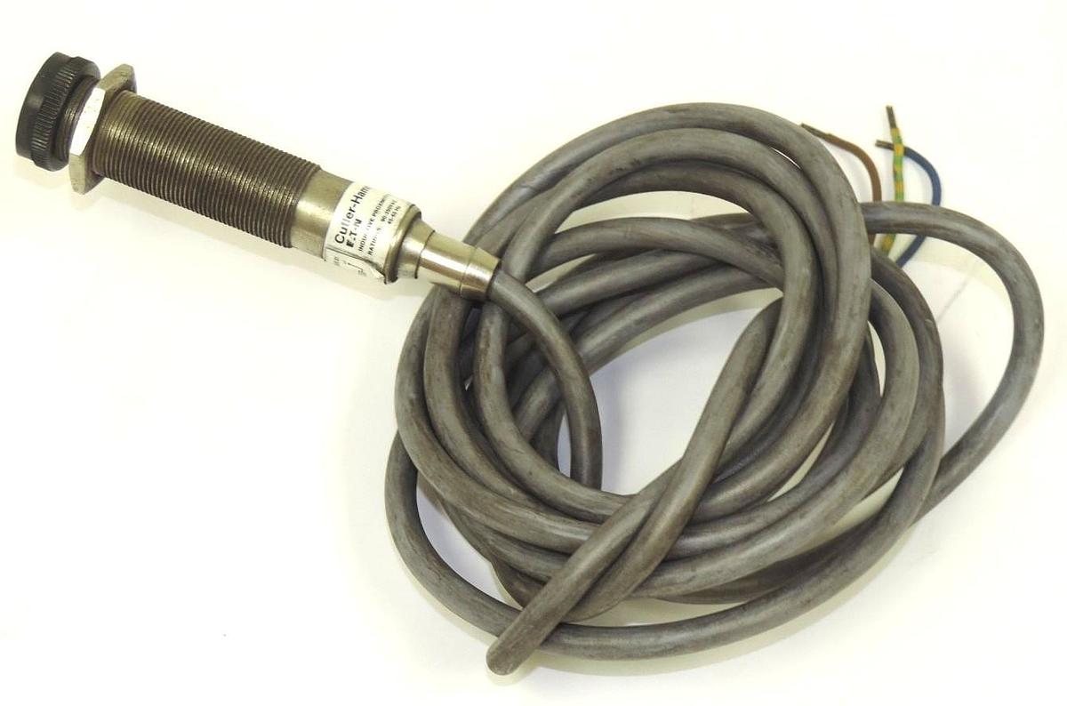 Used CUTLER HAMMER E57MBL18A2 SER. D1 INDUCTIVE PROXIMITY SENSOR