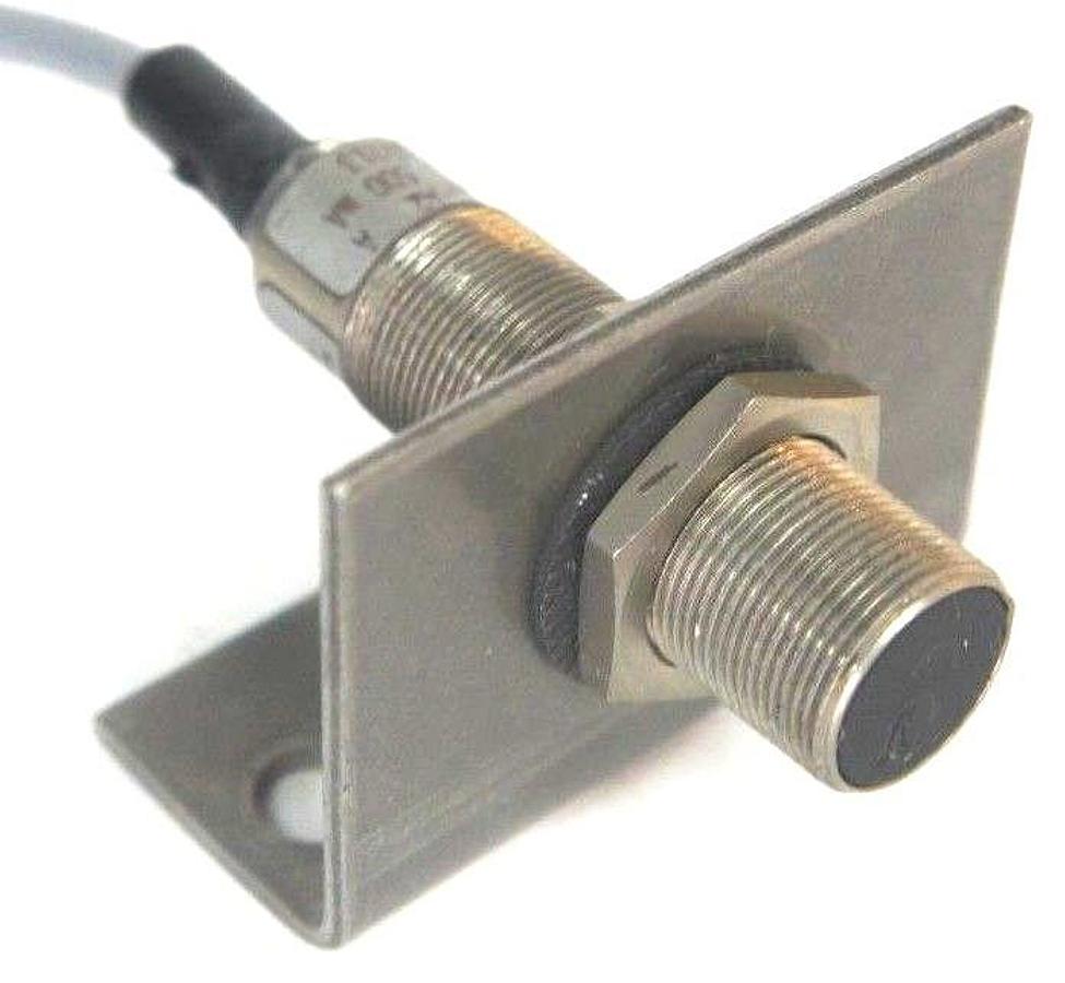 Used ALLEN BRADLEY 872C-A5C18-A2 PROXIMITY SWITCH SER A 872CA5C18A2