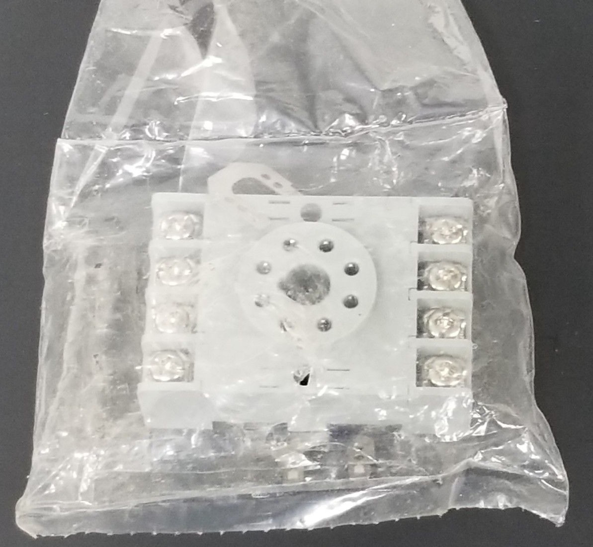 Used NEW DAYTON 5X852E RELAY SOCKET 10A, 300V, 8-BLADE