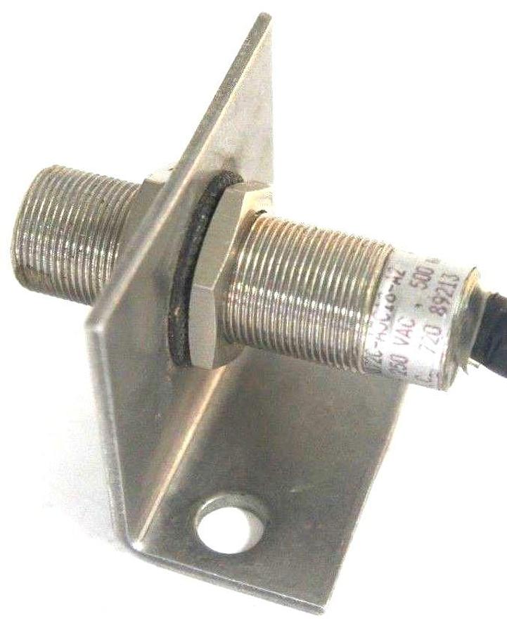 Used ALLEN BRADLEY 872C-A5C18-A2 PROXIMITY SWITCH SER A 872CA5C18A2