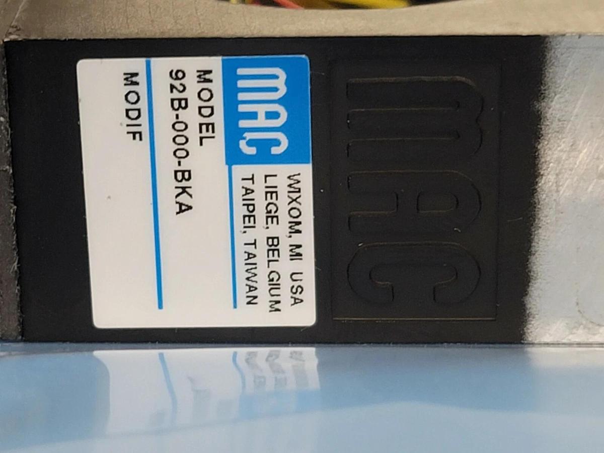 Used NIB MAC 92B-000-BKA SOLENOID VALVE BASE 1/4IN NPT PORTS 92B000BKA