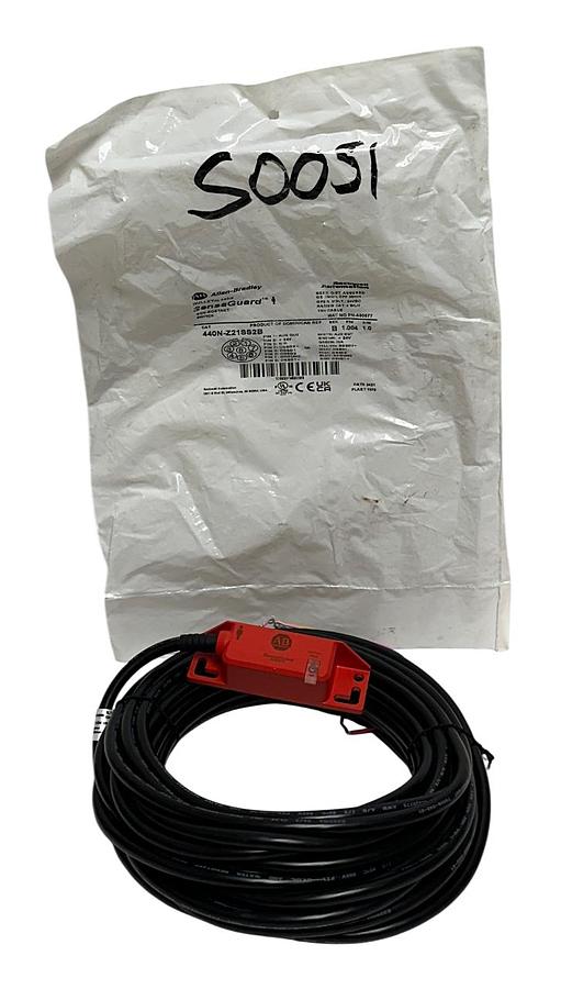 ALLEN BRADLEY 440N-Z21SS2B /B SensaGuard NON-CONTACT SWITCH 24VDC 10M NSMP *READ