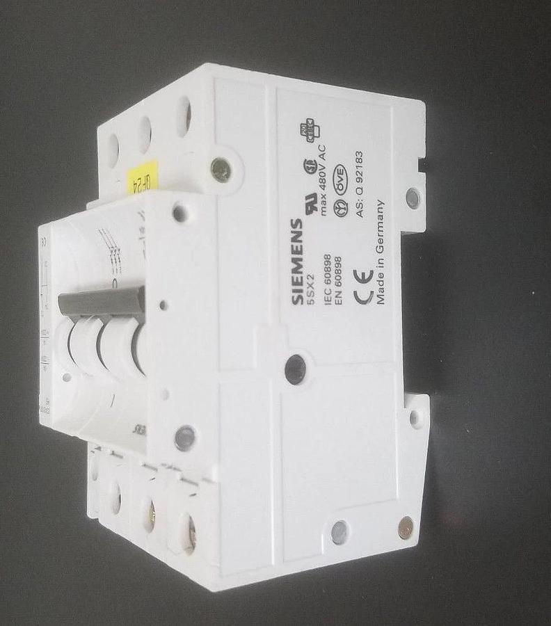 Used SIEMENS 5SX23 CIRCUIT BREAKER 5SX23C4, 400V, 4A, 3P W/ 5SX9100-HS CONTACT BLOCK