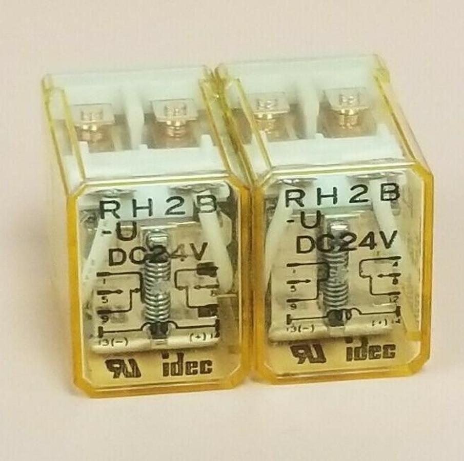 Used LOT OF 2 IDEC RH2B-U DC24V RELAYS RH2BU, 24VDC