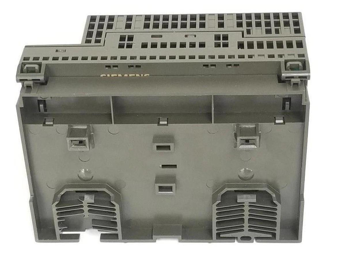 Used SIEMENS 6ES7 132-1BH00-0XB0 DIGITAL OUTPUT MODULE W/ 6ES7 193-1CH00-0XA0 BASE