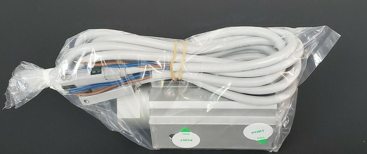 Used NEW CKD STK-32-20 CYLINDER STK3220 W/ TWO T2YH REED SWITCHES