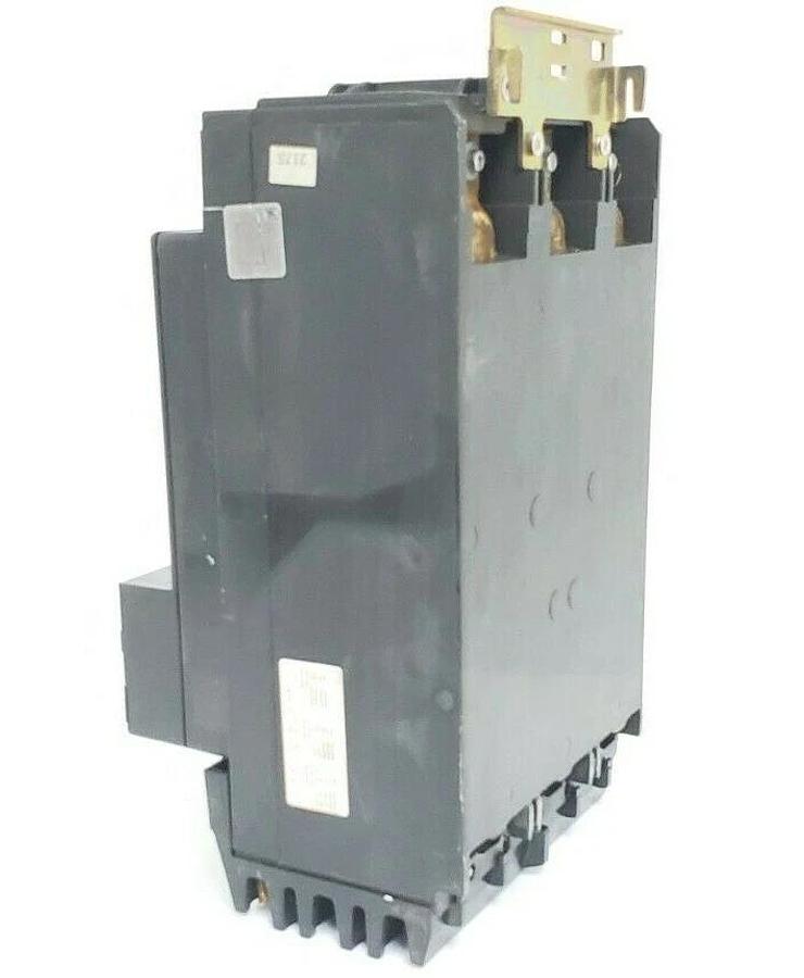 Used SQUARE D LE36400LI MOLDED CASE CIRCUIT BREAKER 600V, 400A W/ TRIP ARP100 PLUG KI