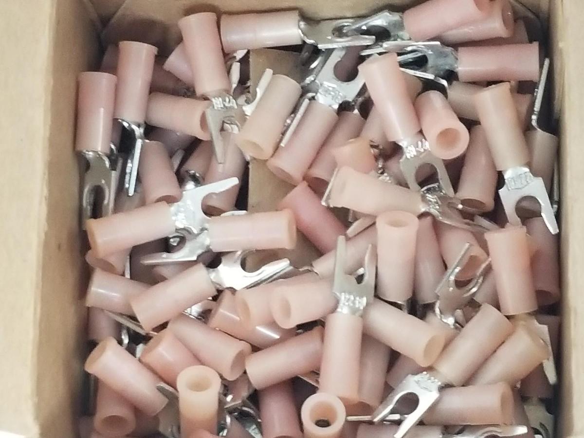 Used LOT OF 185 NEW VISA-CRIMP 85242 SAF-T-SPADE TERMINALS, 22-18 WIRE, 6 STUD, 36298