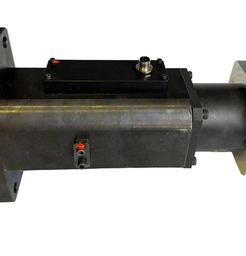 NEW MOOG CC32330 SERVO GEARMOTOR / CYLINDER LAGAK1 2925817 CONVERTER