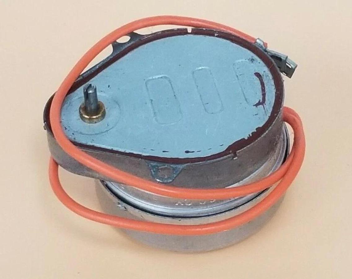 Used SYNCHRON Z167LC-1WL-6 STEPPER MOTOR 5-78 640 110V 60CY 5W 150RPHJ Z167LC1WL6