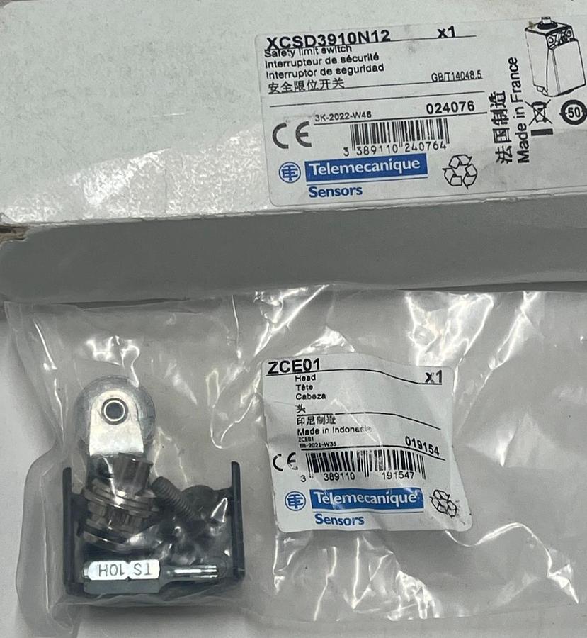 Used TELEMECANIQUE XCSD3910N12 Safety Limit Switch w/ ZCY46 Roller Lever Actuator