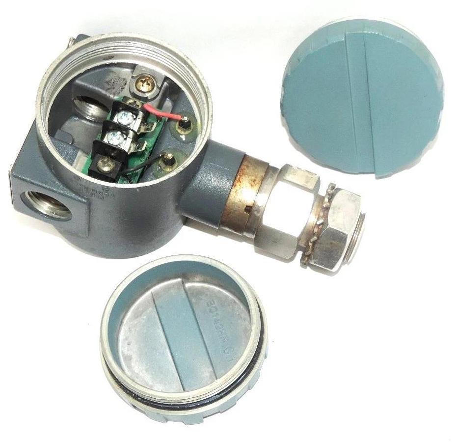 Used FOXBORO MODEL 892-2 P/I CONVERTER REF. 97031855 ORIGIN 2A9704 INPUT: 3-15 PSI