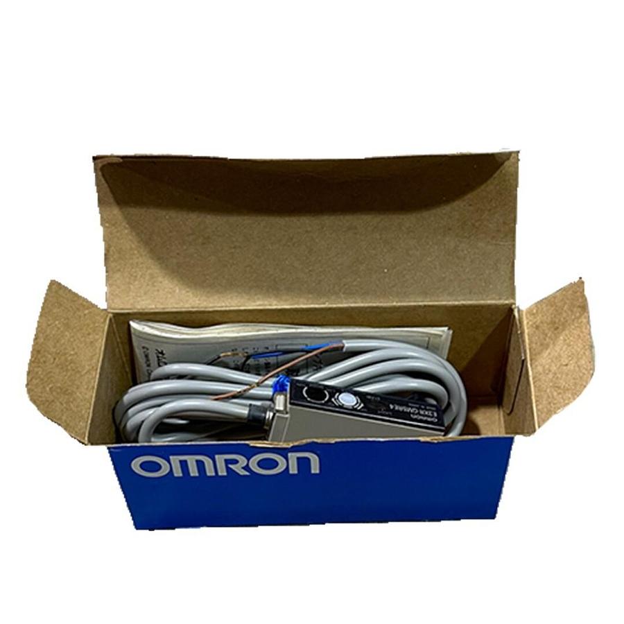Used NEW OMRON E3XR-GM5RE4 / E3XRGM5RE4 PHOTOELECTRIC SWITCH 12-24VDC 2M