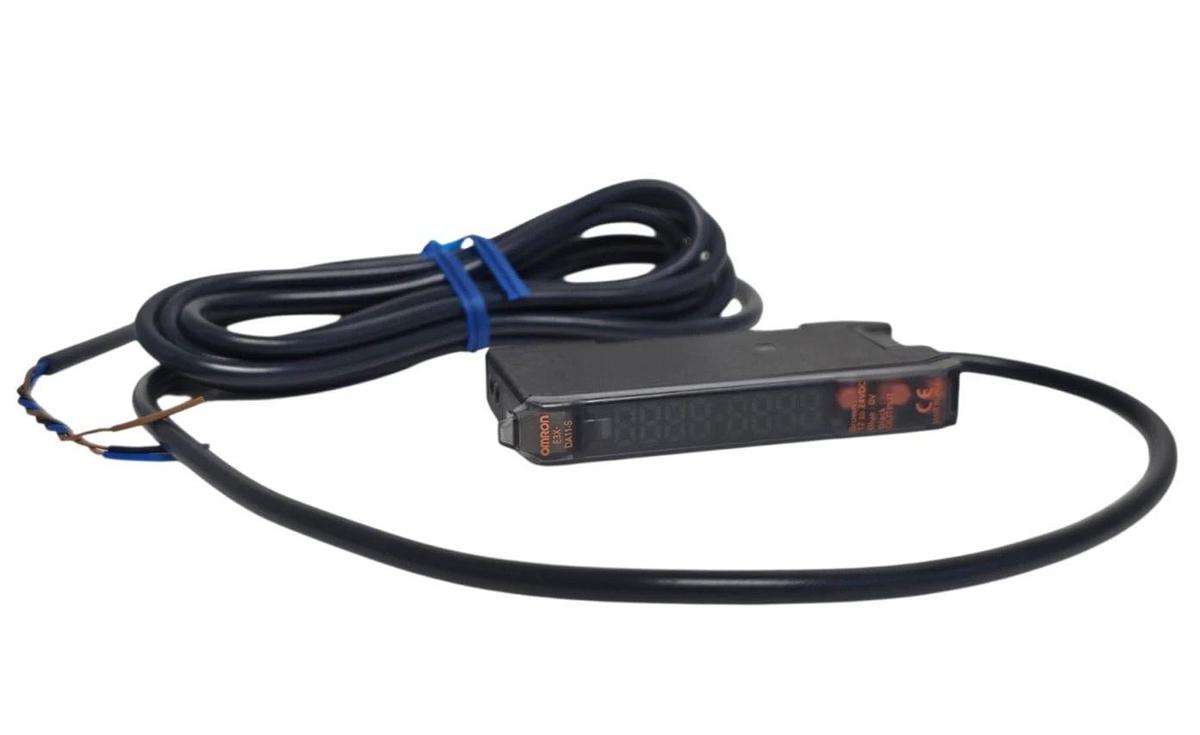 NEW OMRON E3X-DA11-S SENSOR FIBER AMPLIFIER PRE-WIRED 2M CABLE E3XDA11S