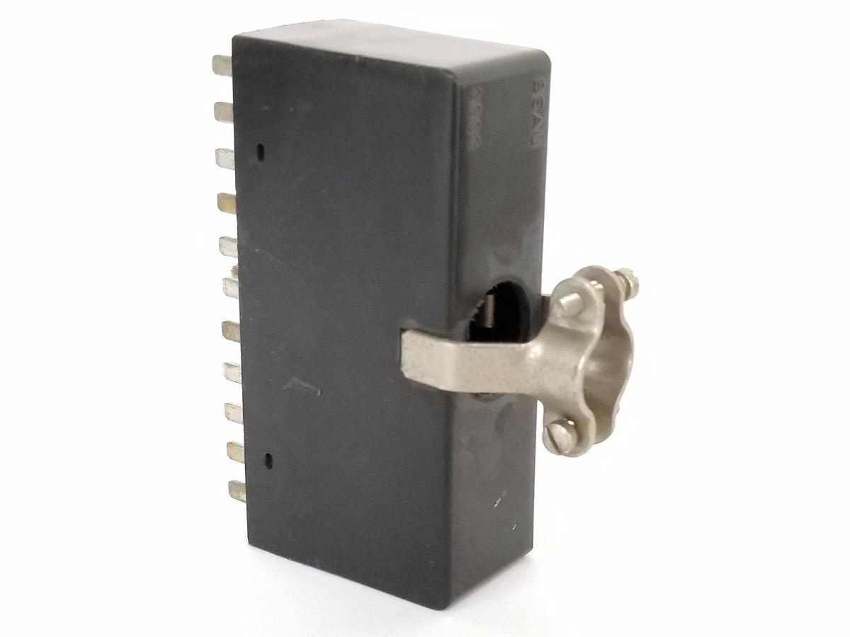 Used BEAU CINCH 3333 33 POSITION 10A PLUG DEEP BRACKET