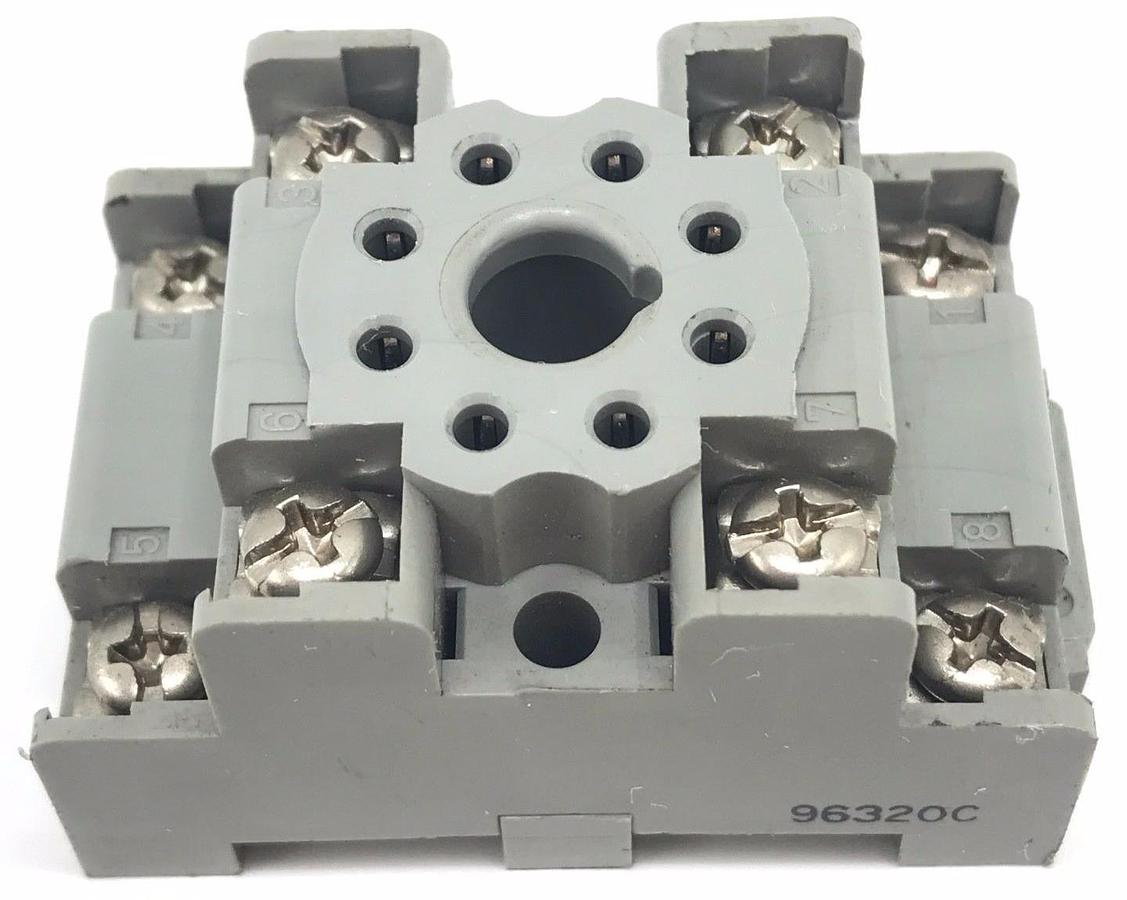 Used SQUARE D 8501-NR52 RELAY SOCKET 10 AMP, 300V, 8501NR52