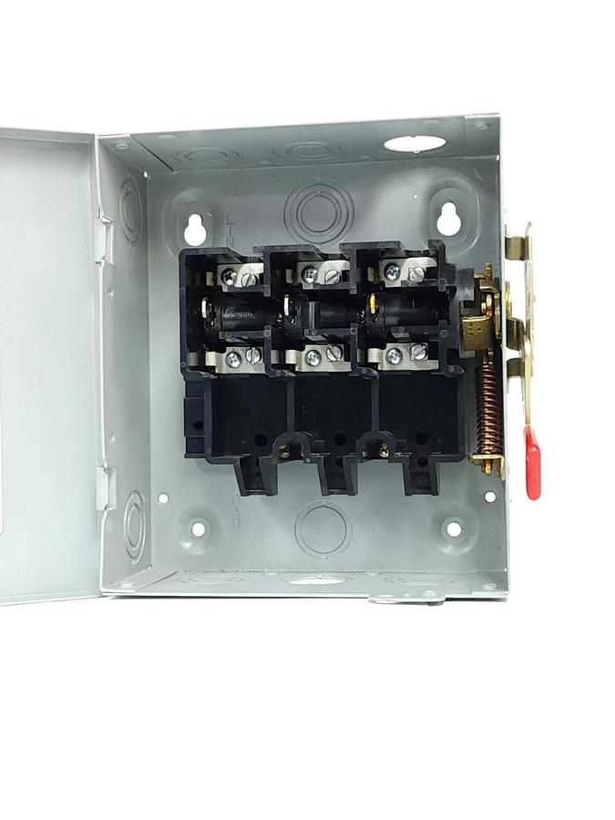Used SIEMENS GNF321 GENERAL DUTY ENCLOSED SWITCH 30AMPS TYPE 1 ENCLOSURE