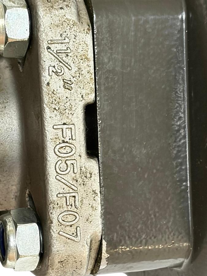 Used Burkert 00200864 2-W-MOTORKGH 11/2" Stainless Ball Valve PSR25 24VDC