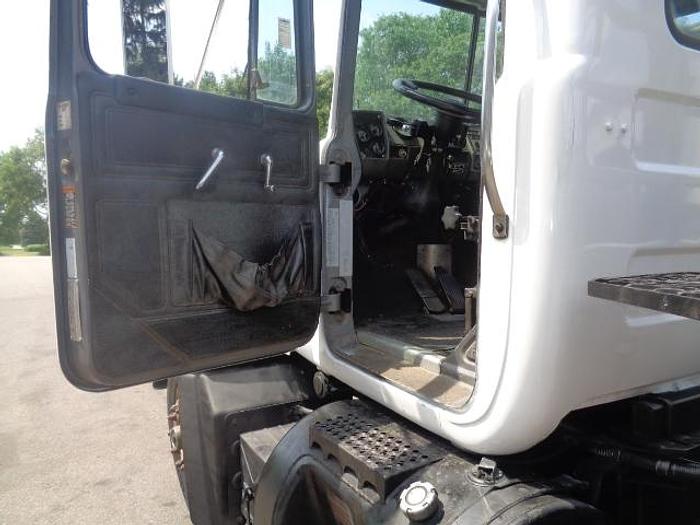 Used 1996 Mack RD690S- Stock #: 8626