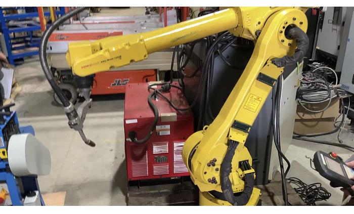 Used FANUC ARCMATE 120iB/10L MIG WELDING ROBOT WIRE FEEDER, TORCH, LINCOLN POWER WAVE 455M