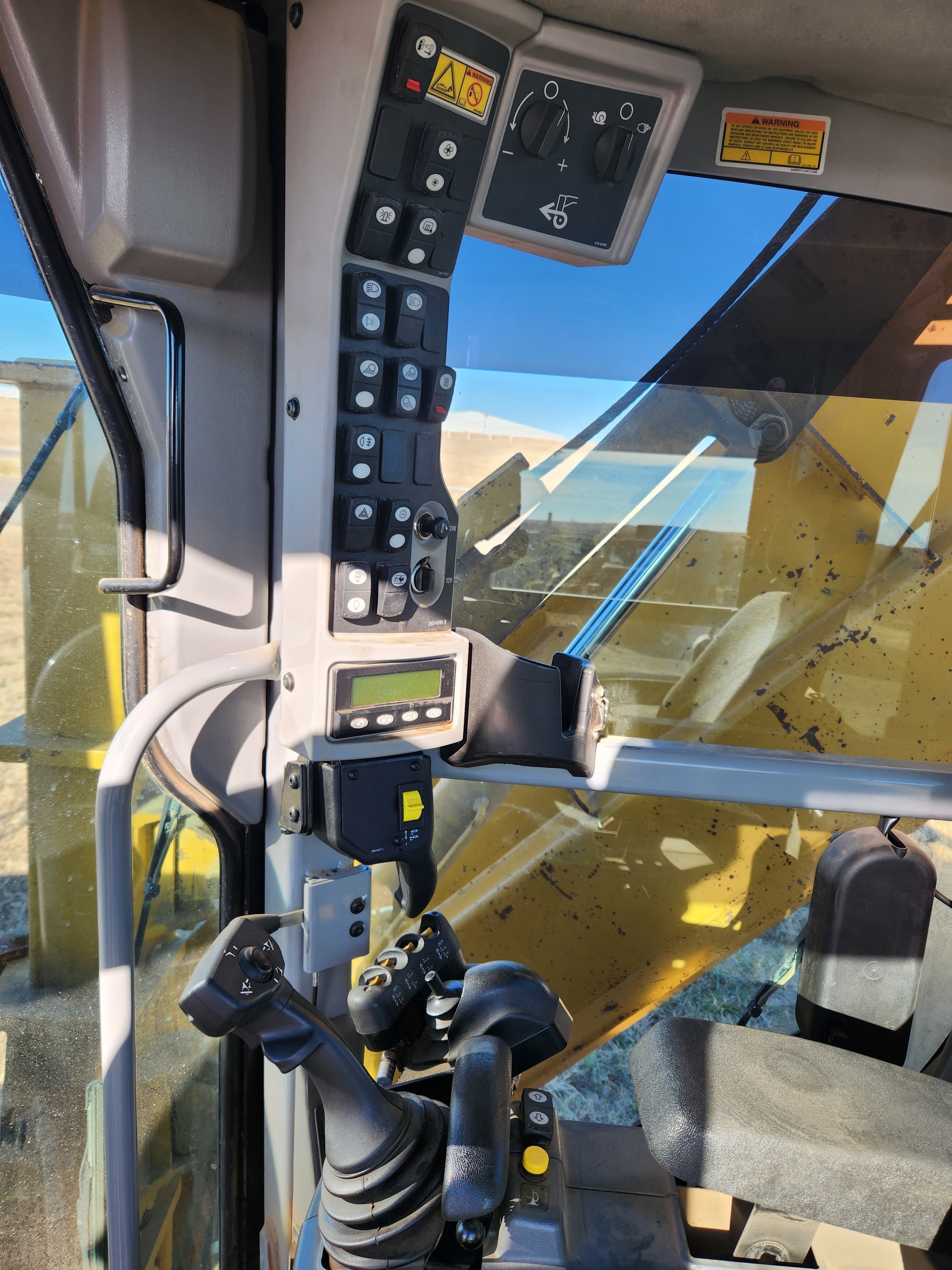 Used 2010 Caterpillar 160M with 14' board and removable snow wing