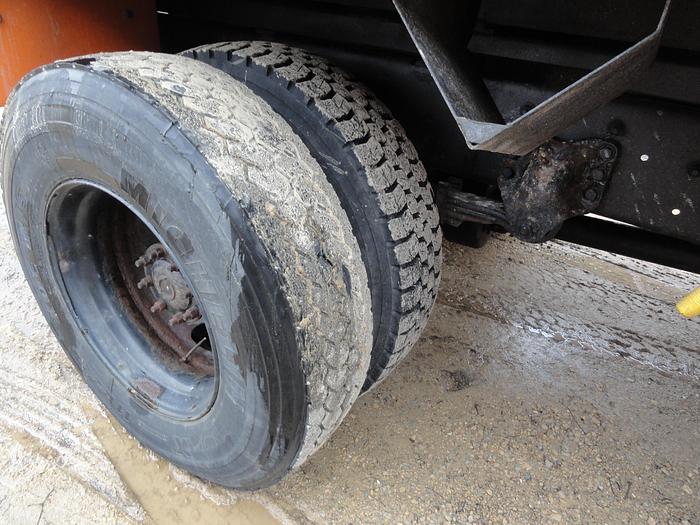 Used 2011 Freightliner / Altec BUSINESS CLASS M2 106 / LRV -55