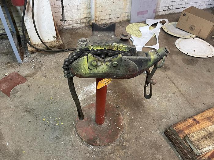 Used REED MANUFACTURING CO. MECHANICAL PIPE HOLDER